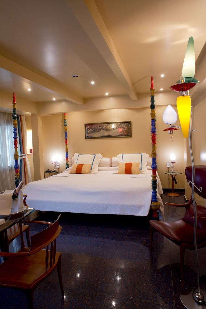 A Casa Canut Hotel Gastronomic Les Escaldes Ngoại thất bức ảnh A suite at the hotel