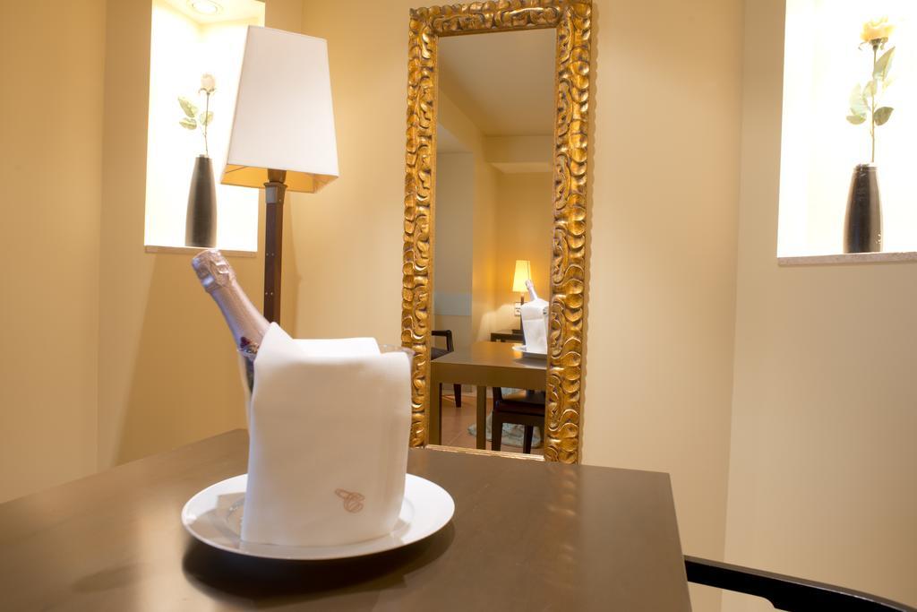 A Casa Canut Hotel Gastronomic Les Escaldes Ngoại thất bức ảnh A champagne bucket