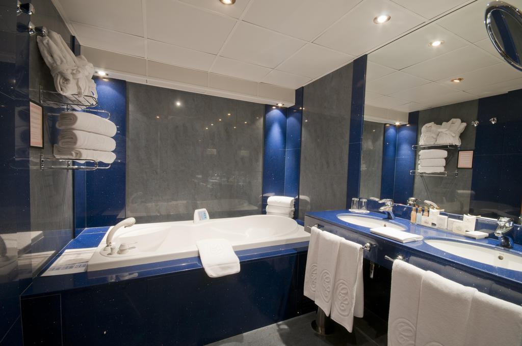 A Casa Canut Hotel Gastronomic Les Escaldes Ngoại thất bức ảnh Bathroom