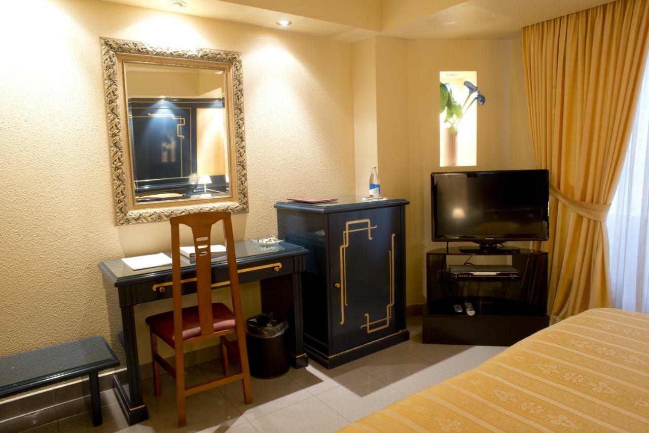 A Casa Canut Hotel Gastronomic Les Escaldes Ngoại thất bức ảnh A room at the hotel