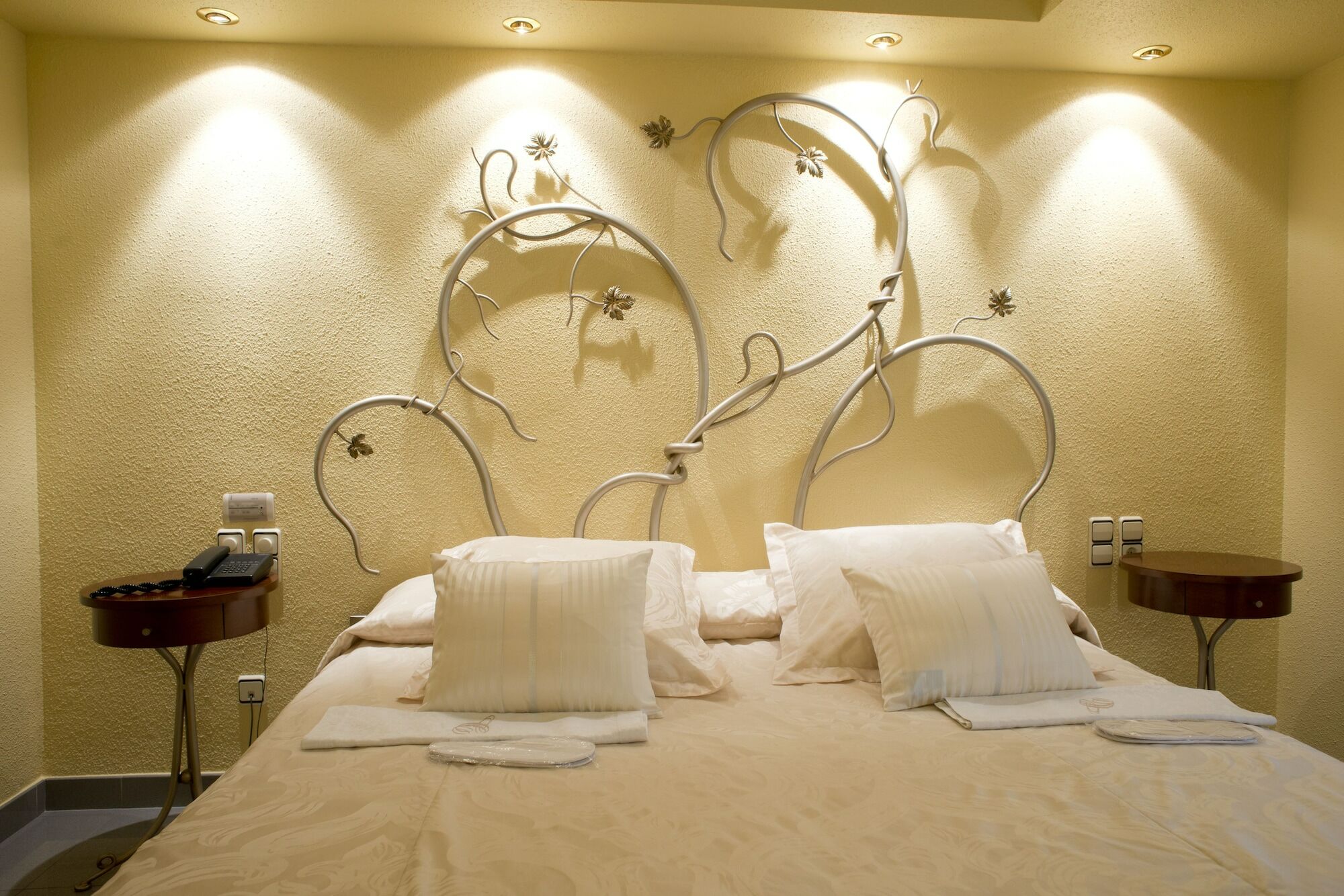 A Casa Canut Hotel Gastronomic Les Escaldes Ngoại thất bức ảnh A room at the hotel