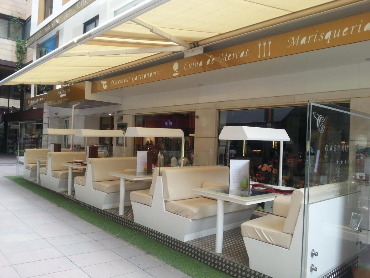A Casa Canut Hotel Gastronomic Les Escaldes Ngoại thất bức ảnh A café in the station